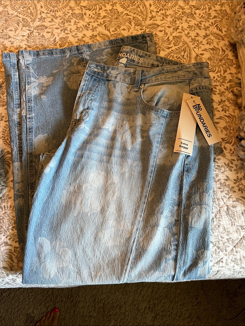 No Boundaries Women’s  Light Blue Relaxed Baggy Jeans